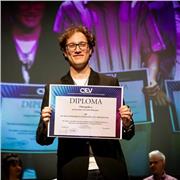 Soy un estudiante de un máster en modelado 3D, tengo bachillerato y grado superior en 3D